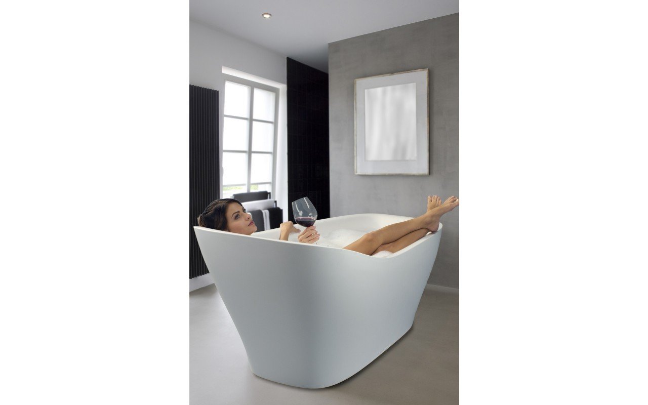 Emmanuelle Wht Freestanding AquaStone Bath web (5)