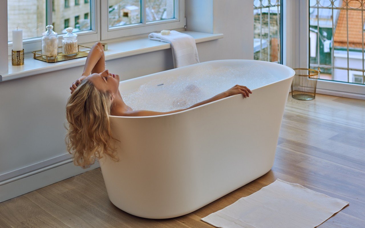 Tulip-Wht, (Purescape 701M) la vasca da bagno freestanding di Aquatica in Solid Surface picture № 0