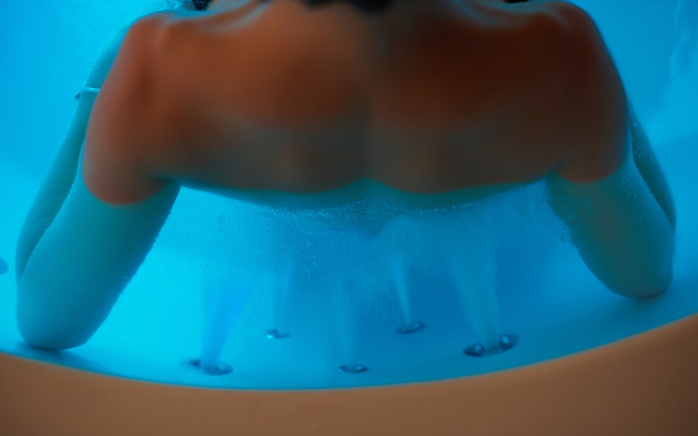 Aquatica allegra wht spa jetted bathtub back massage web
