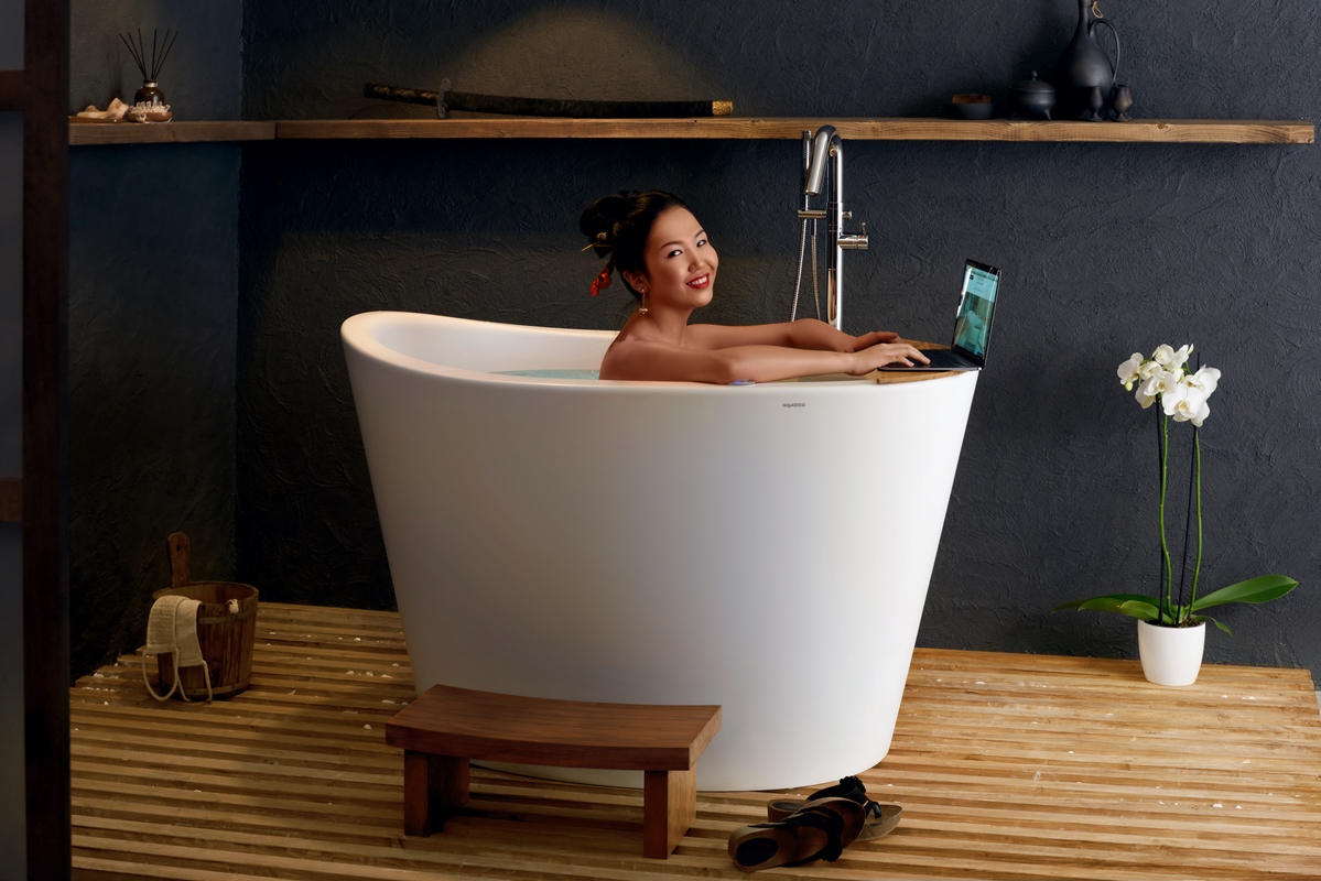 Vasca giapponese True Ofuro Tranquility di Aquatica con ... Vasca giapponese True Ofuro Tranquility di Aquatica con ...